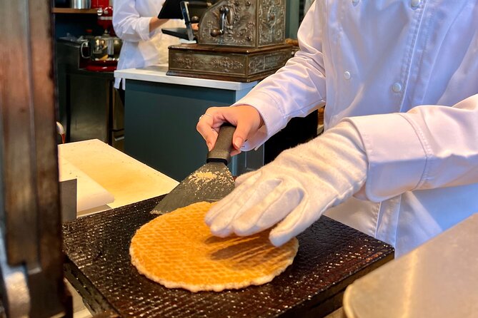 10 Tastes of Amsterdam: Food Tour by UNESCO Canals and Jordaan - Herring Stall Jonk and the Before-4pm Reality