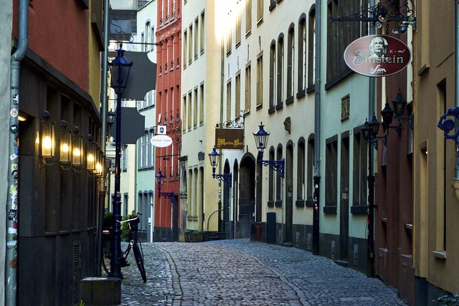 2 Countries in 1 Day: Cologne Day Tour from Amsterdam - Pace and walking: how to survive the long day happily
