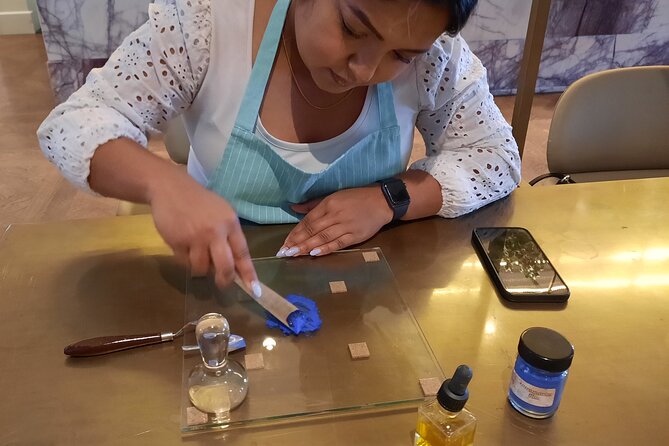 2 Hour Making Rembrandt's Traditional Oil Paints in Amsterdam - English Instruction for a Clear, Practical Art Lesson