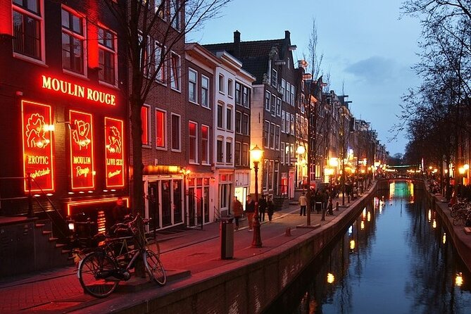 5 hrs Golden Age Amsterdam Private Walking Tour With Local Guide - Royal Palace, Nieuwe Kerk, and the National Monument: power meets memory