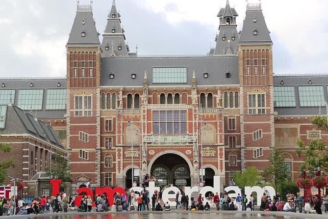 Airport Transfer: Schiphol Airport AMS to Amsterdam by Luxury Van - How safety is handled, including the back-seat rule