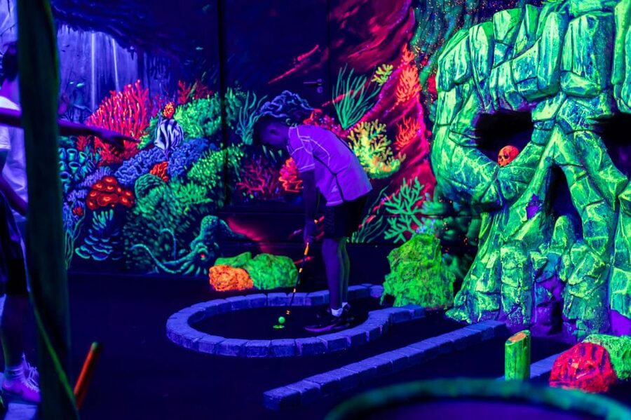 Aloha Amsterdam: 12-Hole Glow-in-the-Dark Mini-Golf - Glow-in-the-dark mini golf near Amsterdam Centraal