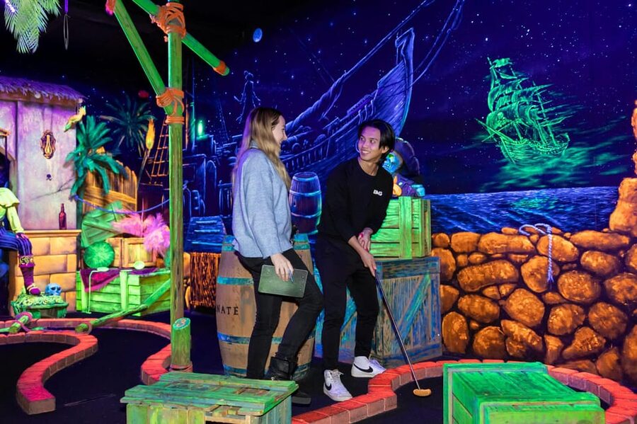 Aloha Amsterdam: 12-Hole Glow-in-the-Dark Mini-Golf - What the course feels like in real life