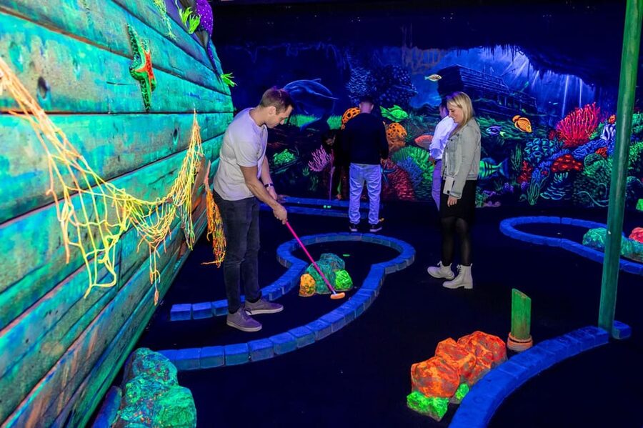 Aloha Amsterdam: 12-Hole Glow-in-the-Dark Mini-Golf - Practical tips for your best round
