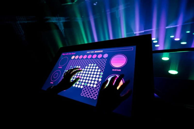 AMAZE Amsterdam: Immersive Audiovisual Experience - Mirrors and Photos: What to Expect From the Photo Parts