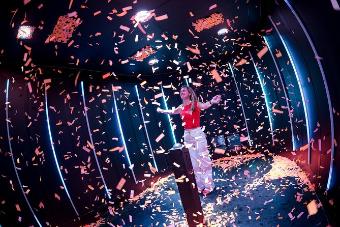 AMAZE Amsterdam: Immersive Audiovisual Experience - Before the Show: The Lounge and Bar Stop
