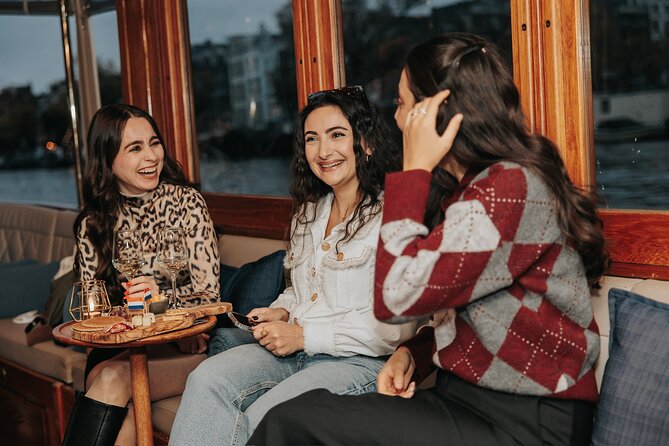 Amsterdam: 2-Hour Canal Cruise incl. Drinks & Dutch Snacks - Iconic bridges and theaters, plus the Munt-tower coin story