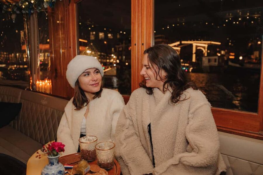 Amsterdam: 2-Hour Candle Light Cruise + Drinks & Snacks - Who should book this candle light canal cruise