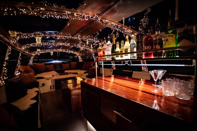 Amsterdam 2-Hour Evening Cruise With Live Guide and Bar - Quiet canals and the cheese museum moment
