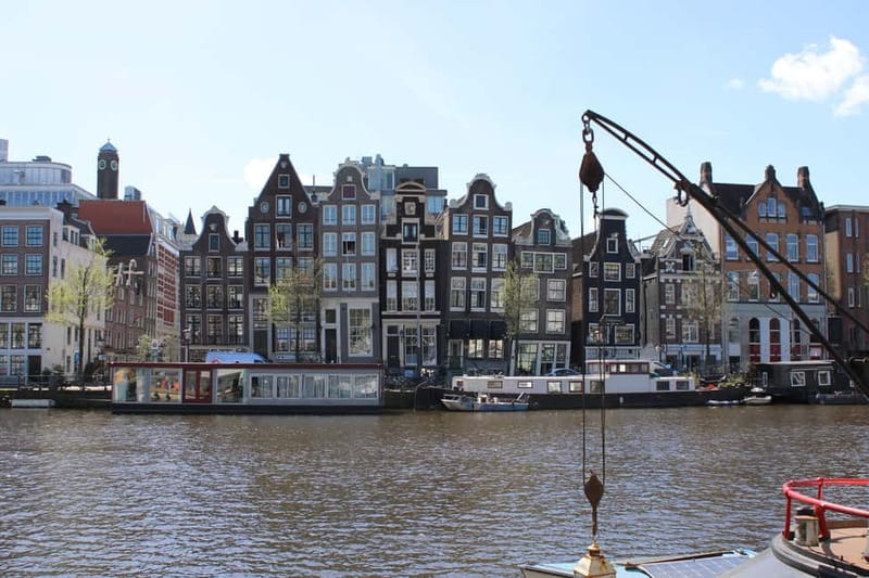 Amsterdam: 2-hour History & Culture tour with a Local - The stroopwafel break and your little souvenir ending