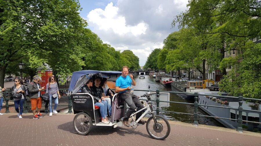 Amsterdam: 2-Hour Sightseeing Tour by Rickshaw - Comfort and practical tips that keep the ride enjoyable