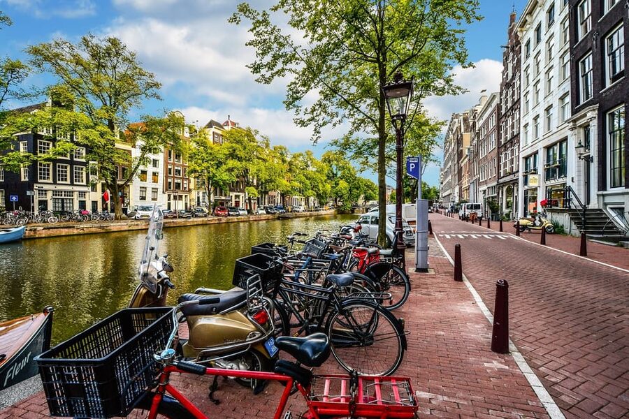 Amsterdam: 3-Hour Private Bike Tour of the City Center - Anne Frank House Area and Jordaan: Learning the City, Not Just Passing Through