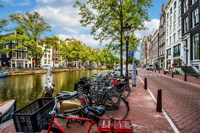 Amsterdam: 3-Hour Private Bike Tour of the City Center - Where You Start: Oosterdokskade 63A and Getting a Comfortable City Bike