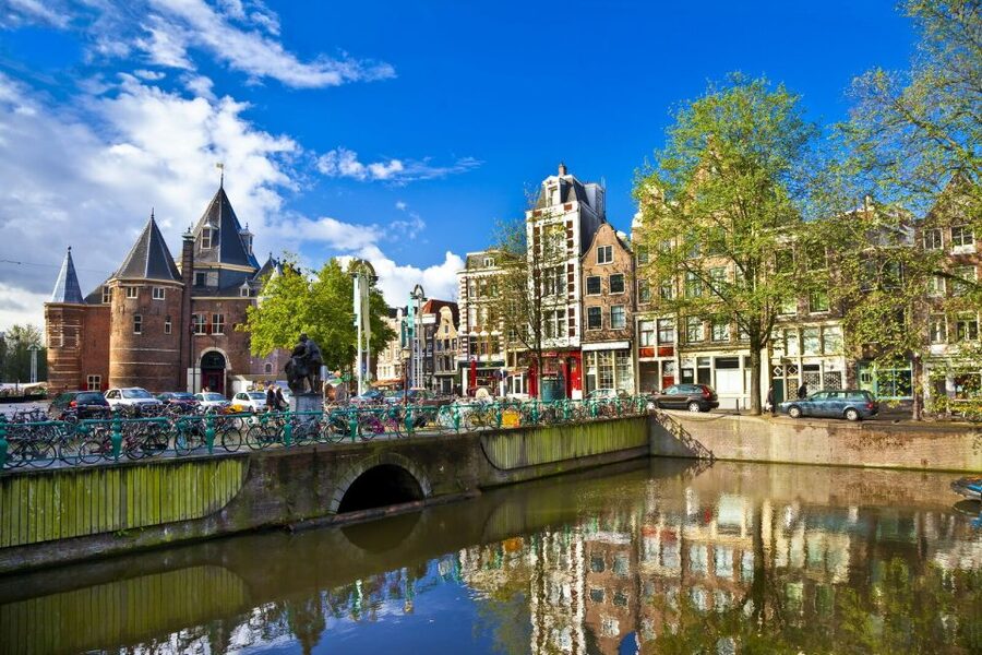 Amsterdam: 3-Hour Private Highlights City Tour by Minivan - Dam Square, the Royal Palace, and the Old Church