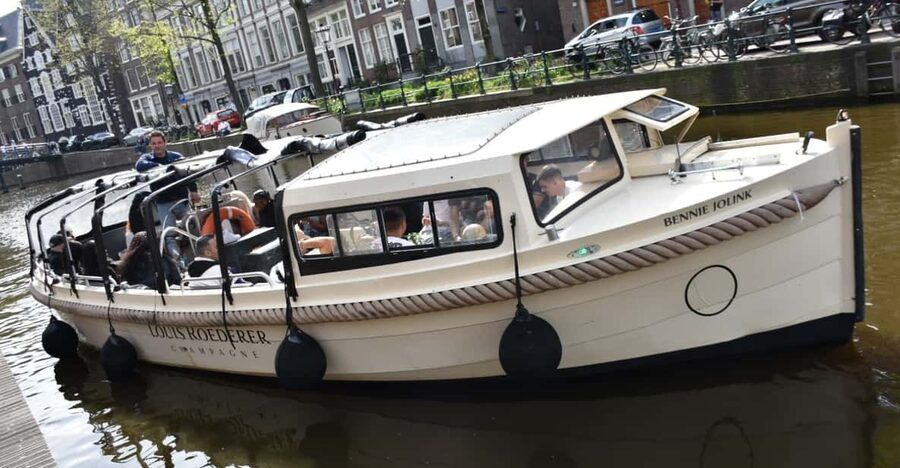 Amsterdam: 420 Smoke-Friendly Boat Tour - A 1-Hour Canal Cruise That Trades Facts for Vibes