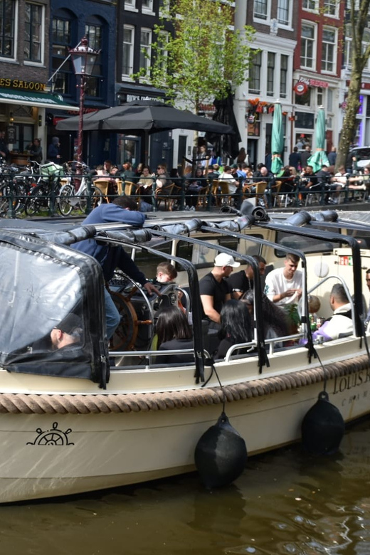 Amsterdam: 420 Smoke-Friendly Boat Tour - Cold Weather Comfort: Heated Indoors Without Giving Up the Views
