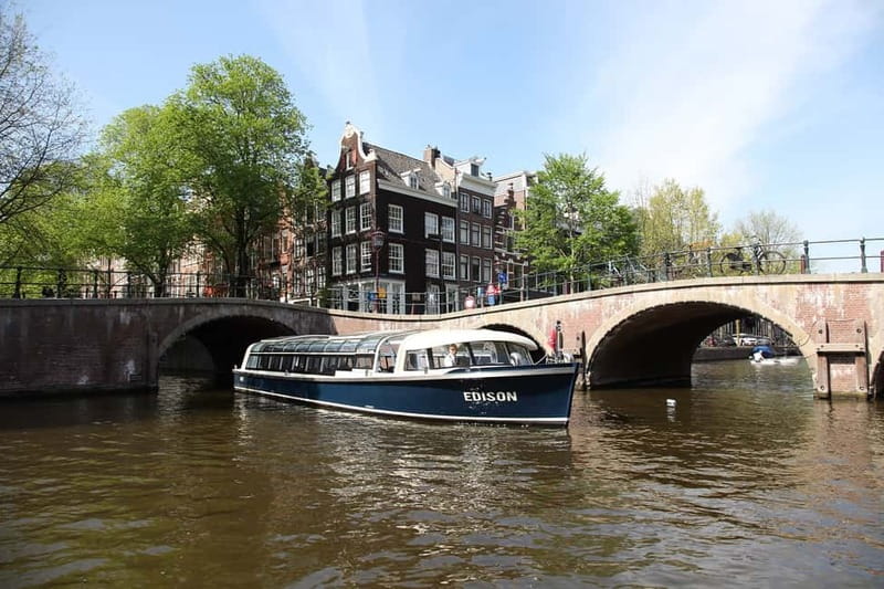 Amsterdam: 75 Minute City Canal Cruise with Audio Guide - Why this 75-minute canal cruise works so well