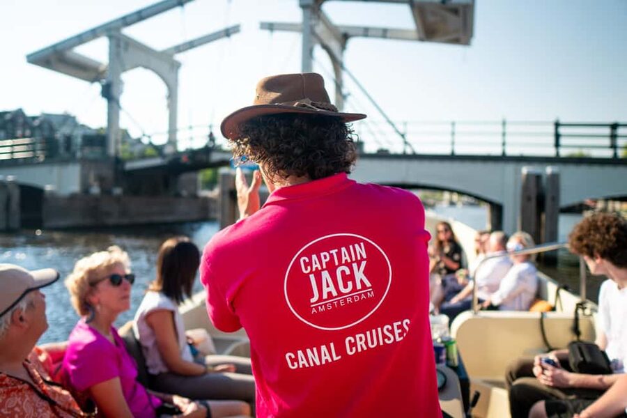 Amsterdam: 90 min Cosy Canal Cruise w. Bar & Snacks on board - A quieter way to see Amsterdam’s canals in 90 minutes