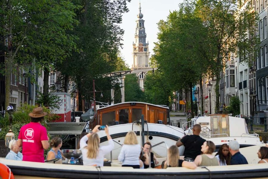 Amsterdam: 90 min Cosy Canal Cruise w. Bar & Snacks on board - The viewpoint stretch, where the cruise slows your mind