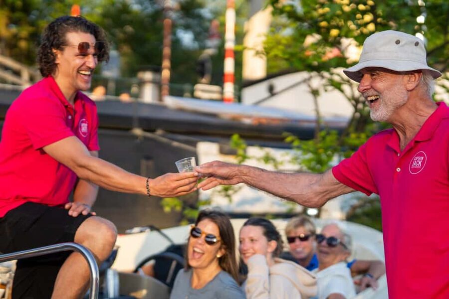 Amsterdam: 90 min Cosy Canal Cruise w. Bar & Snacks on board - Should you book this Amsterdam canal cruise?