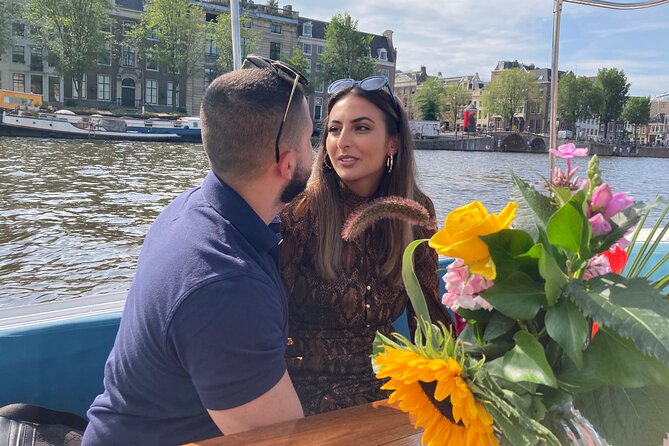 Amsterdam 90-min Private Canal Cruise with Live Guide and Drinks - The Jordaan Segment: Narrow Canals, Quiet Streets, Real Amsterdam Mood