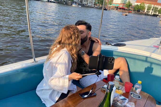 Amsterdam 90-min Private Canal Cruise with Live Guide and Drinks - Herengracht and the Golden Bend: Merchant Power, Stately Facades, Big Visual Payoff