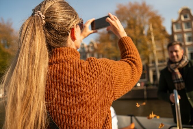 Amsterdam 90 minutes Canal Cruise with bar and snacks on board. - Jordaan, Prinsengracht, and houseboat life