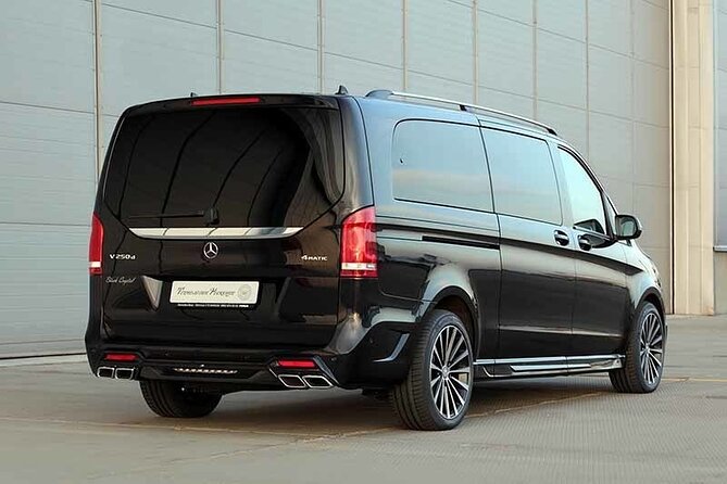 Amsterdam Airport Private Arrival Transfer by Luxury Van - Getting past Schiphol chaos with a name sign and real coordination