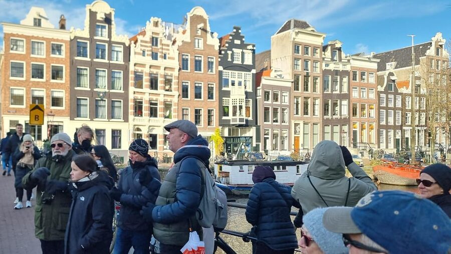 Amsterdam All In One Tour Walking Tour - Meeting Point and the White Umbrella, so you start on the right block