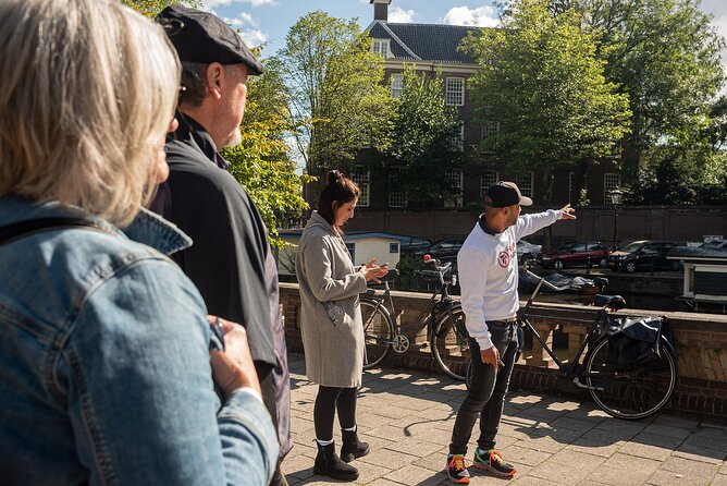 Amsterdam: Anne Frank and World War II Walking Tour (TOP RATED) - Stop 1: Portuguese Synagogue and Dutch Golden Age Context