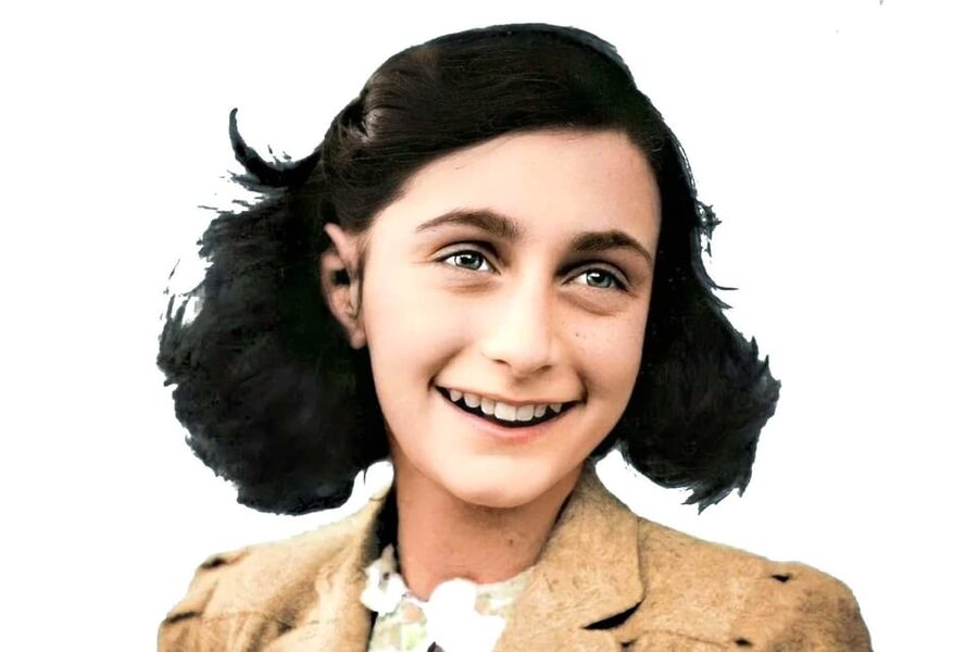 Amsterdam: Anne Frank Guided Small Group Walking Tour - Starting at Dam Square: how the city setting changes under occupation
