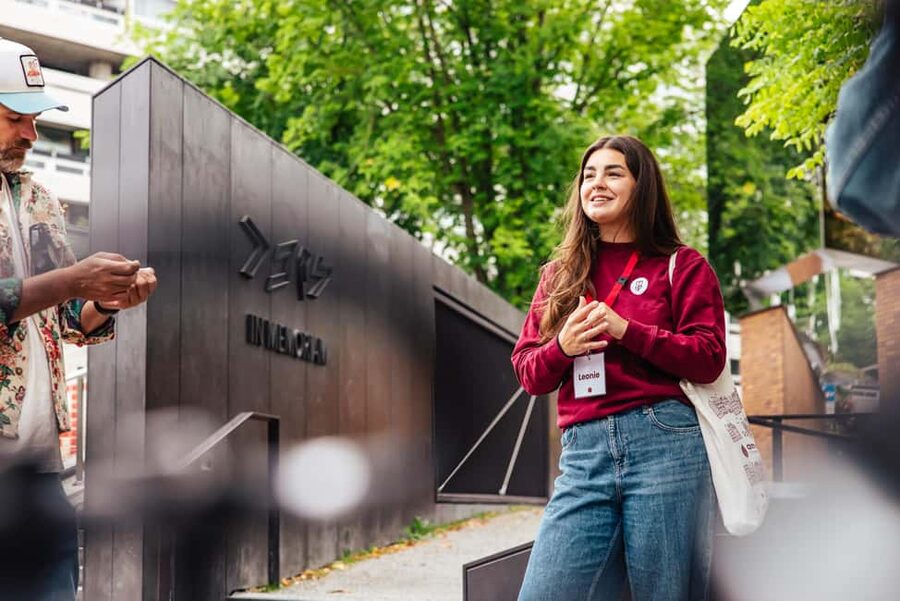 Amsterdam: Anne Frank Guided Walking Tour in DE/EN/IT/ES - Entering the Jodenbuurt story in 2 hours
