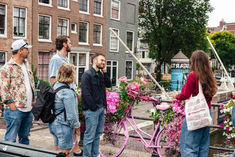 Amsterdam: Anne Frank Guided Walking Tour in DE/EN/IT/ES - Jewish Historical Museum, Auschwitz Monument, and the meaning behind names