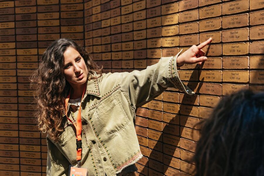 Amsterdam Anne Frank: Small-Group Walking Tour & Local Guide - Small-Group or Private, and Why It Matters