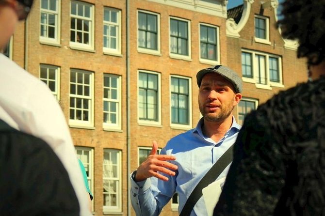 Amsterdam Architecture Tour - House with the Heads and a UNESCO-listed library