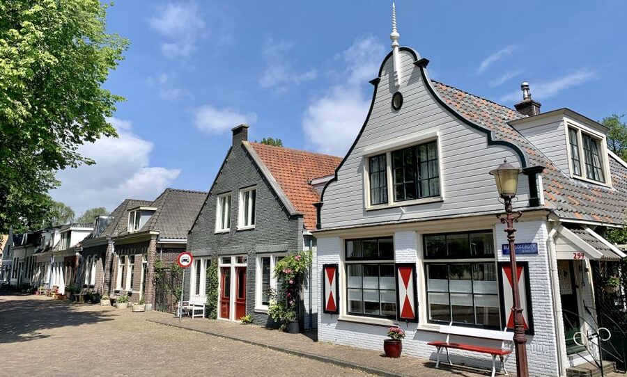 Amsterdam: Bike Tour (Noord) in German or English - Café t Sluisje break: when the ride slows on purpose