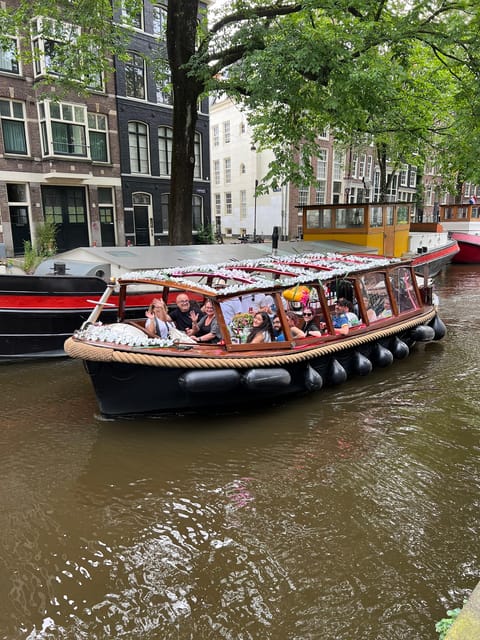 Amsterdam: Boat Tour with Optional Unlimited Drinks - Why a 45-minute unlimited-drinks canal cruise feels like a win