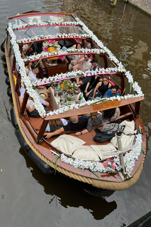Amsterdam: Boat Tour with Optional Unlimited Drinks - The route starts near the Red Light District, then swings into classic canal highlights