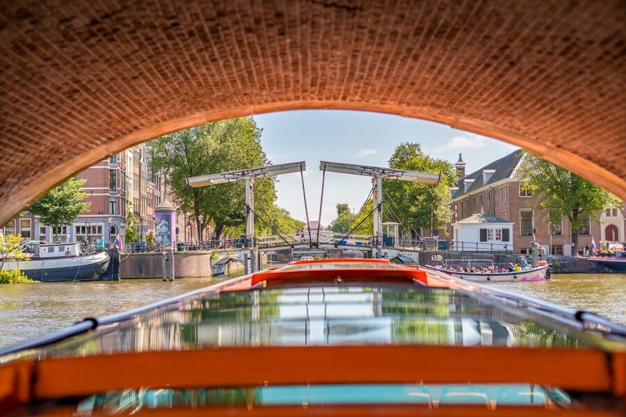 Amsterdam: Body Worlds Exhibition and Canal Cruise - How to plan your 2 hours without rushing yourself