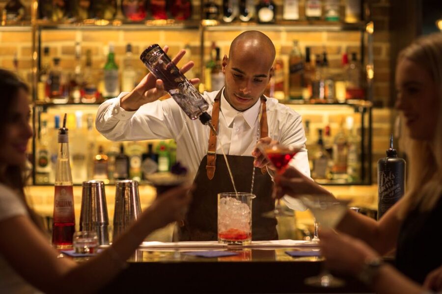 Amsterdam: Bols Cocktail Experience Entry Ticket - How the self-guided audio tour works (and why it helps)