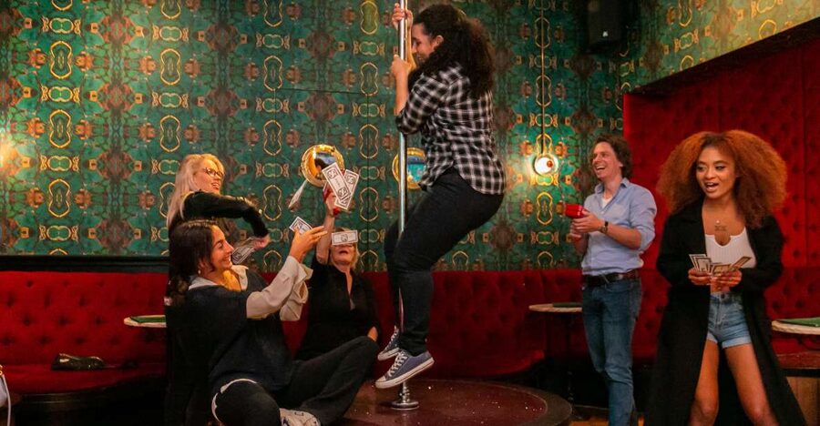 Amsterdam: Brothel Tour with Sex Worker Guide - Meeting on Stadhouderskade, what the 1-hour visit really feels like