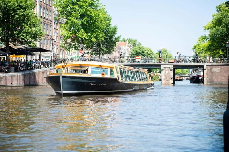 Amsterdam: Burger Cruise - Burgerbar & Canal Cruise - Burger Dinner and Canal Views, made for a relaxed evening