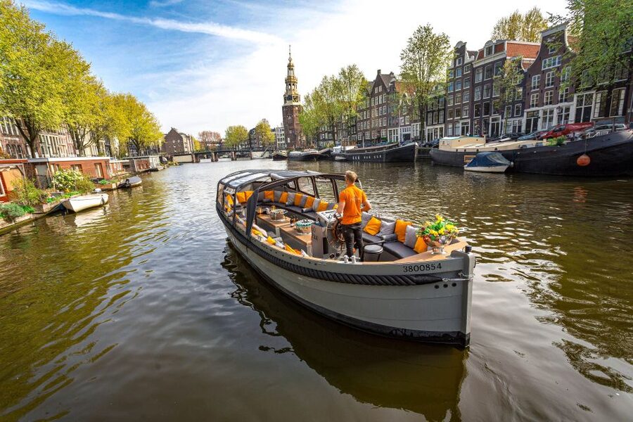 Amsterdam: Canal Belt Private Beer Boat Tour - Getting to the dock by Seapalace (your first win is simple)