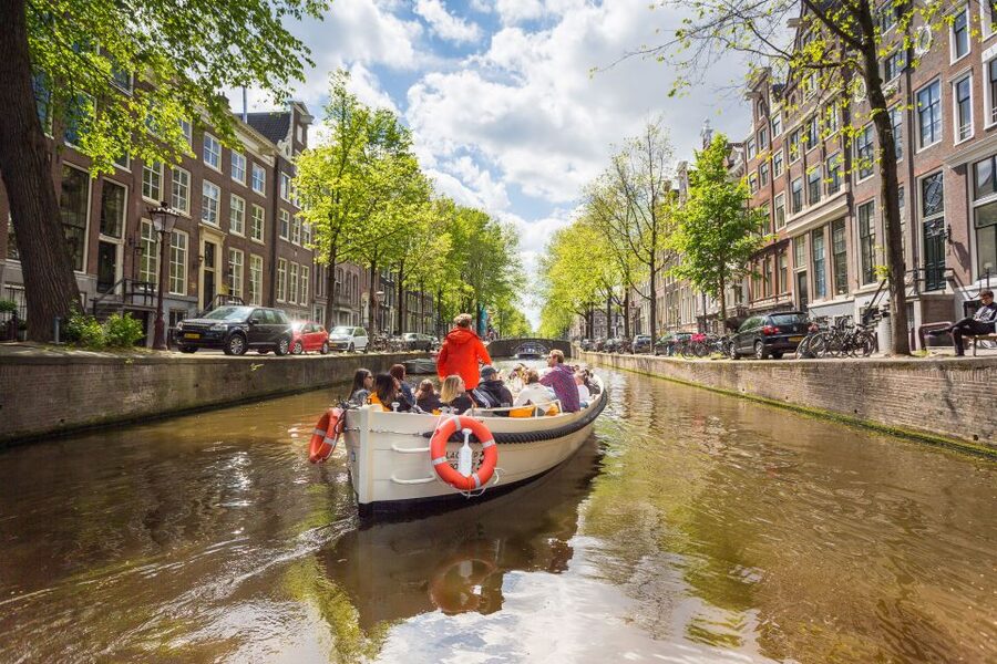 Amsterdam: Canal Belt Private Beer Boat Tour - The no-music rule: plan your vibe for a quieter canal