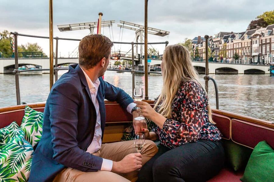 Amsterdam Canal Boat Ride with a Spanish-speaking Guide - Cruise route breakdown: canal belt and museum-area views