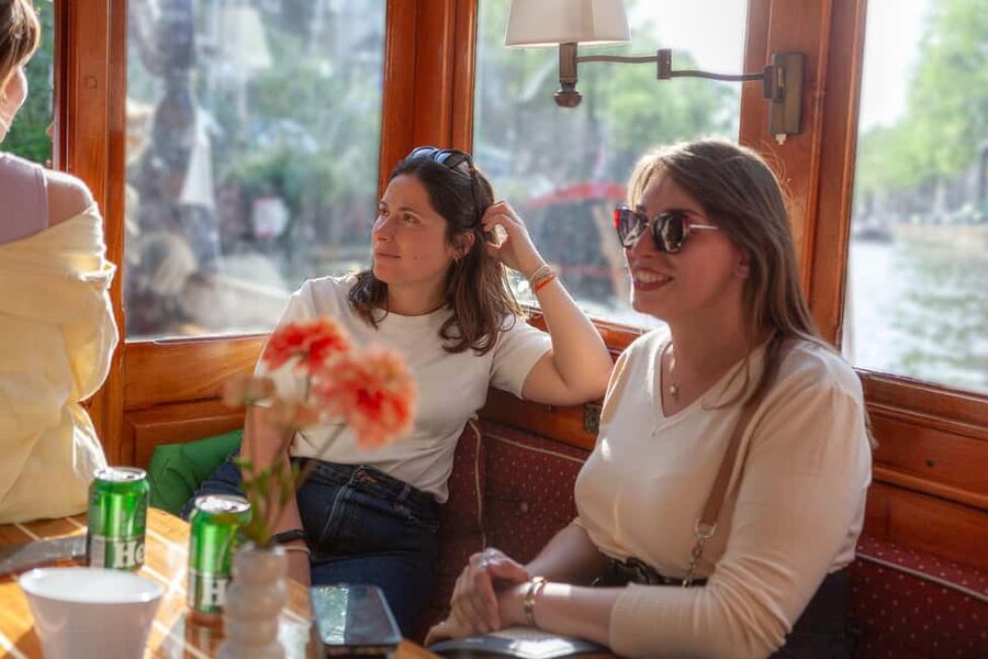Amsterdam Canal Boat Ride with a Spanish-speaking Guide - Magere Brug, Muntplein, and Jordaan: where the views turn memorable