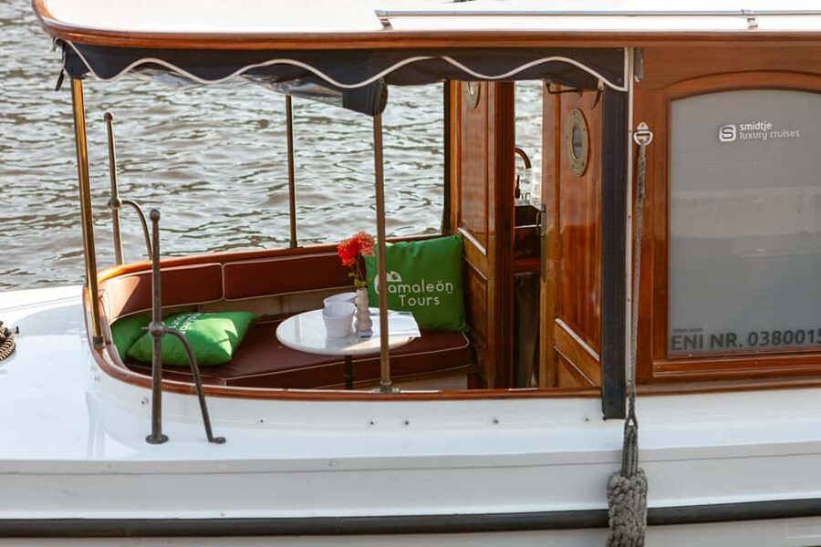 Amsterdam Canal Boat Ride with a Spanish-speaking Guide - A quick reality check on boat changes and viewing comfort