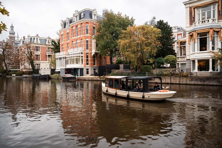 Amsterdam Canal Boat Tour with Live Guide - Key things you’ll notice on this canal cruise