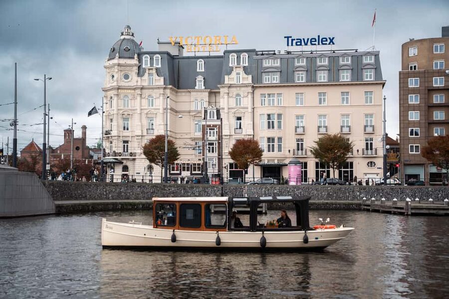 Amsterdam Canal Boat Tour with Live Guide - Where the tour meets, boards, and finishes in central Amsterdam