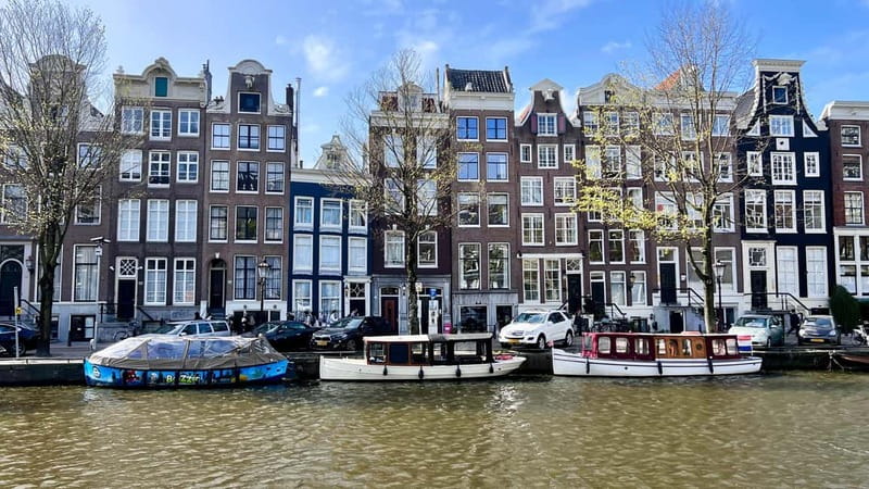 Amsterdam Canal Boat Tour with Live Guide - Timing and tour length: shared vs private options
